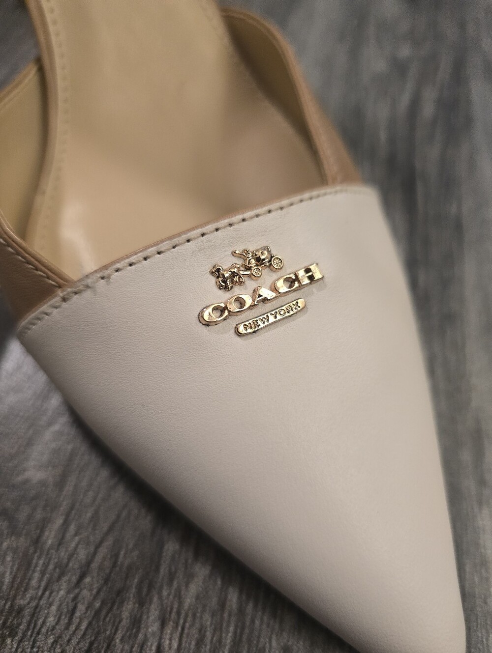 Brand New Coach Vierra Leather Heels size 10 tan-off white, 3 1/2 inch heel - Picture 2 of 6